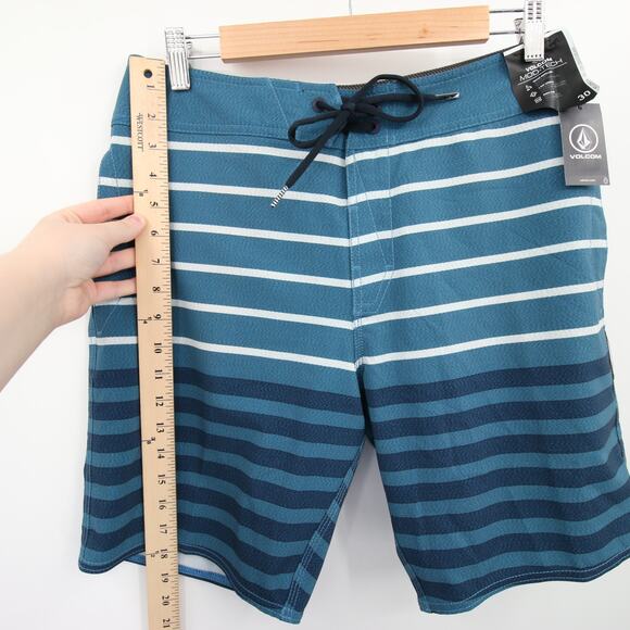 Volcom Men's Swim Trunks Blue Aged Indigo Striped Quarta Static Mod-Tech Size 30 - Picture 2 of 13